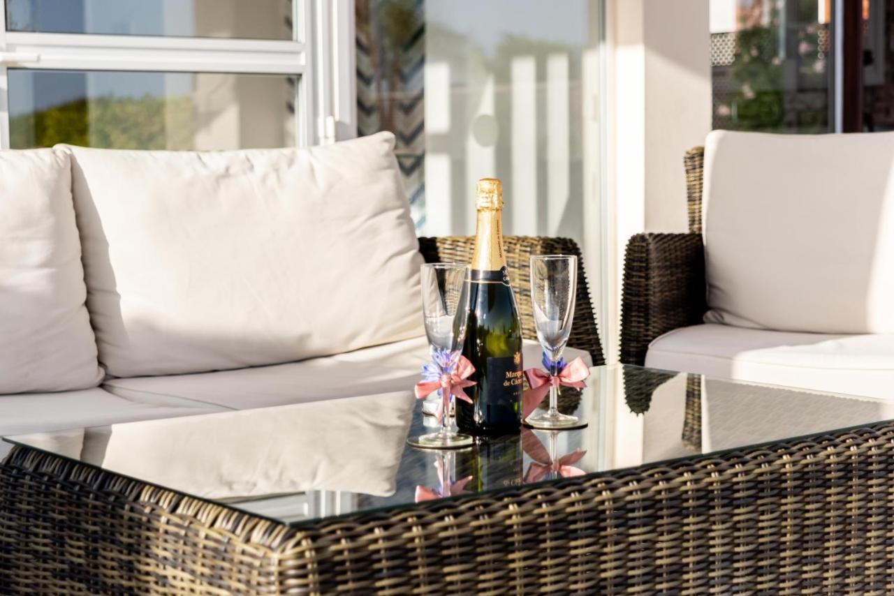 Villa Marina Sunrise By Ezoria Villas Coral Bay Exterior photo