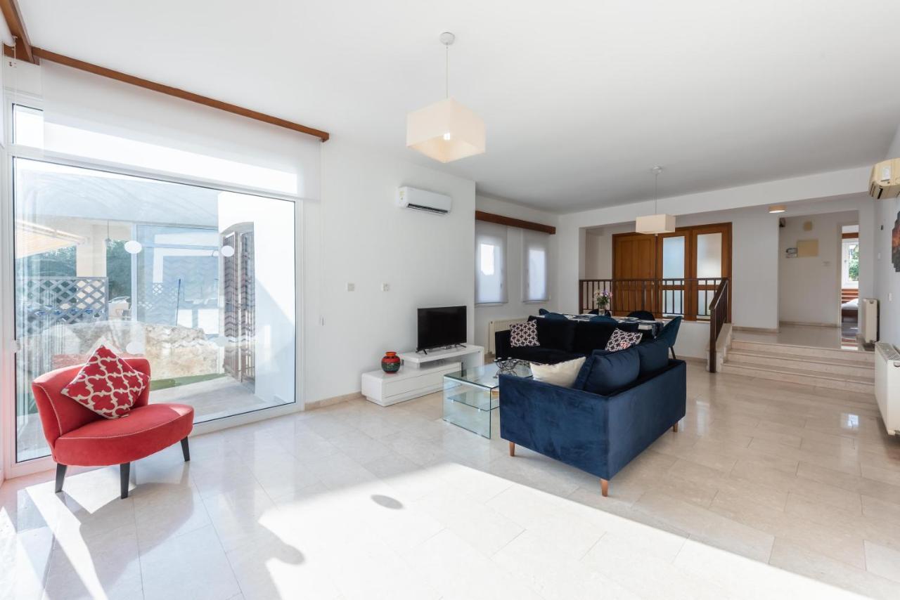 Villa Marina Sunrise By Ezoria Villas Coral Bay Exterior photo